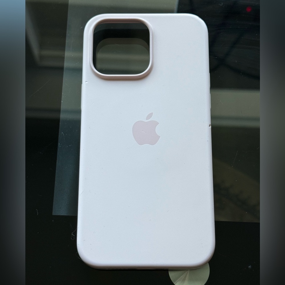 iPhone 14 Pro Max Silicone Case with MagSafe — light pink